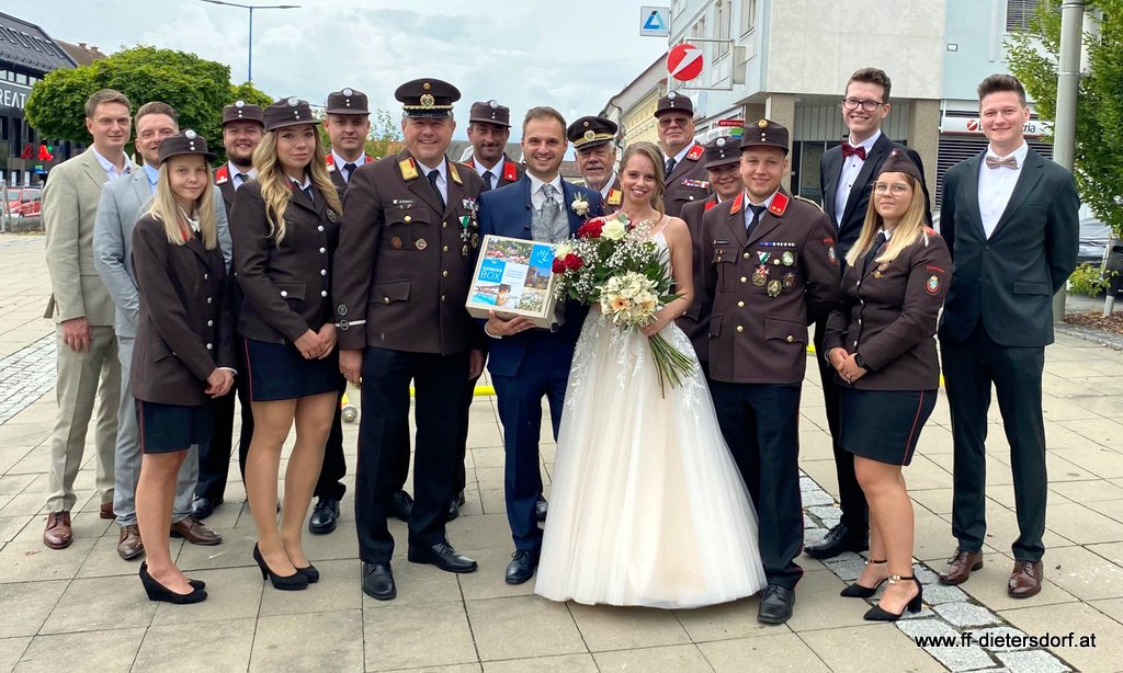 Oberfeuerwehrmann Philipp Siegl hat seine Tanja geheiratet!