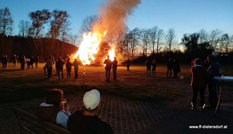 Osterfeuer bei der FF-Dietersdorf