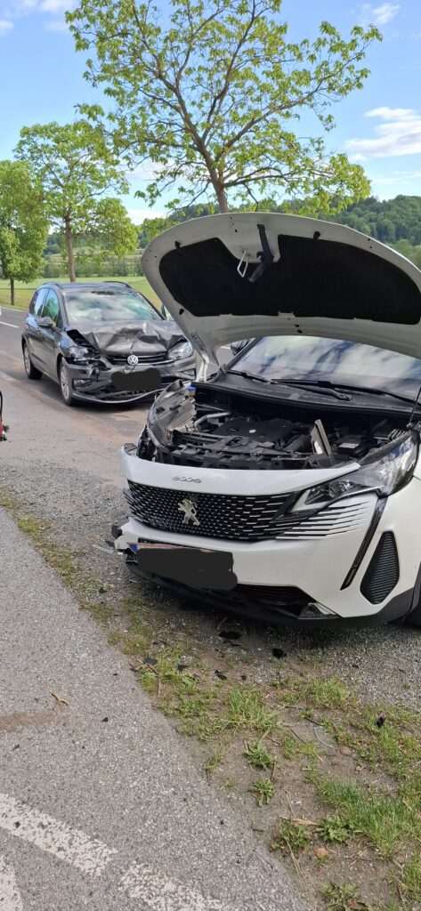Verkehrsunfall auf der L444 mit drei PKW